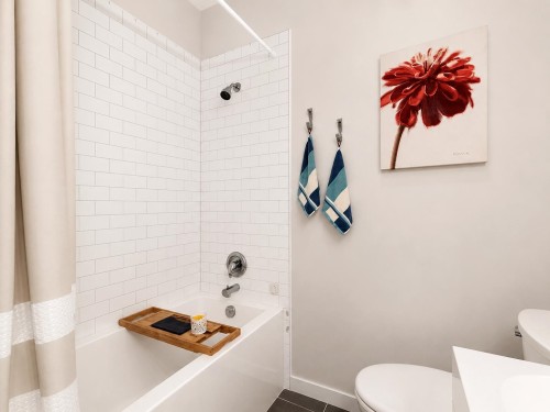 101-3070 Guildford Way, Coquitlam, BC - Indoor Photo Showing Bathroom