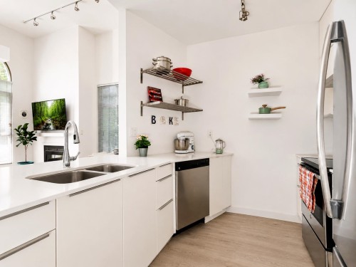 101-3070 Guildford Way, Coquitlam, BC - Indoor Photo Showing Kitchen With Double Sink