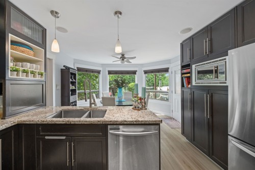 20240 121 Avenue, Maple Ridge, BC - Indoor Photo Showing Kitchen With Stainless Steel Kitchen With Double Sink With Upgraded Kitchen