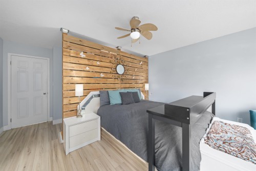 20240 121 Avenue, Maple Ridge, BC - Indoor Photo Showing Bedroom