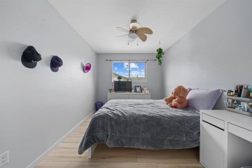 20240 121 Avenue, Maple Ridge, BC - Indoor Photo Showing Bedroom
