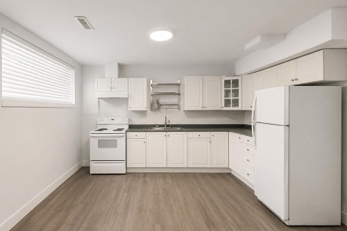 20240 121 Avenue, Maple Ridge, BC - Indoor Photo Showing Kitchen