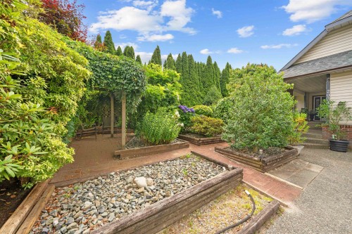 20240 121 Avenue, Maple Ridge, BC - Outdoor