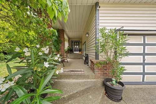 20240 121 Avenue, Maple Ridge, BC - Outdoor