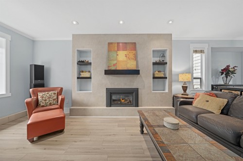 20240 121 Avenue, Maple Ridge, BC - Indoor Photo Showing Living Room With Fireplace