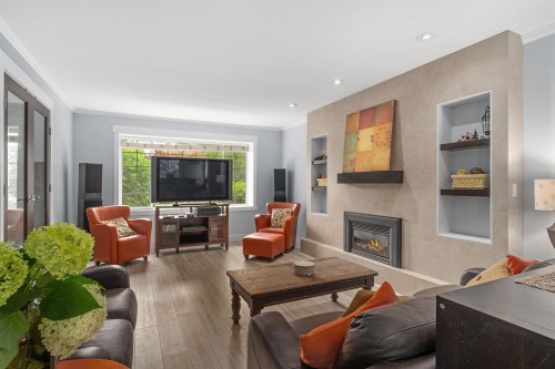 20240 121 Avenue, Maple Ridge, BC - Indoor Photo Showing Living Room With Fireplace