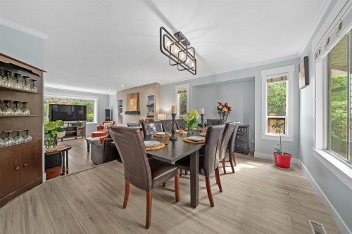 20240 121 Avenue, Maple Ridge, BC - Indoor Photo Showing Dining Room