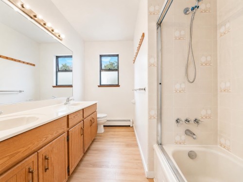 3292 43Rd Avenue E, Vancouver, BC - Indoor Photo Showing Bathroom