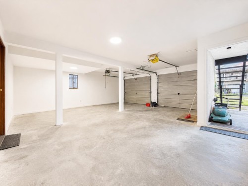 3292 43Rd Avenue E, Vancouver, BC - Indoor Photo Showing Garage