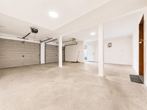 3292 43Rd Avenue E, Vancouver, BC - Indoor Photo Showing Garage
