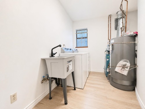 3292 43Rd Avenue E, Vancouver, BC - Indoor Photo Showing Laundry Room