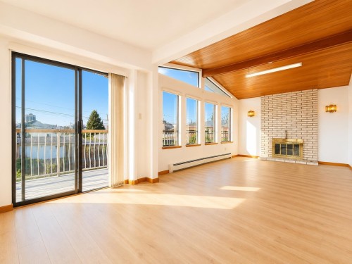 3292 43Rd Avenue E, Vancouver, BC - Indoor With Fireplace