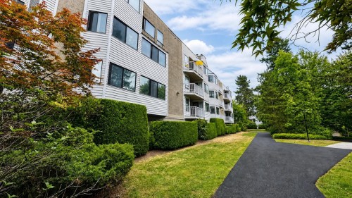 314-9584 Manchester Drive  Burnaby, BC V3N 4R1