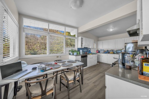 1230 Queens Avenue, West Vancouver, BC - Indoor