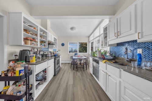 1230 Queens Avenue, West Vancouver, BC - Indoor