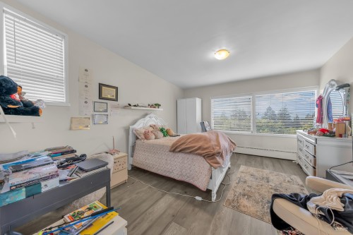 1230 Queens Avenue, West Vancouver, BC - Indoor Photo Showing Bedroom