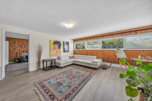1230 Queens Avenue, West Vancouver, BC - Indoor Photo Showing Living Room