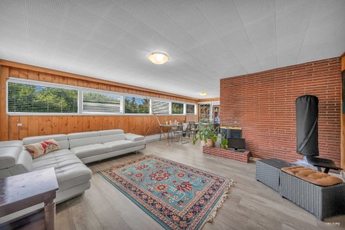 1230 Queens Avenue, West Vancouver, BC -  Photo Showing Living Room