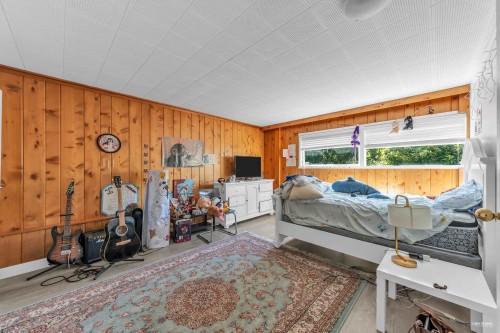 1230 Queens Avenue, West Vancouver, BC - Indoor Photo Showing Garage