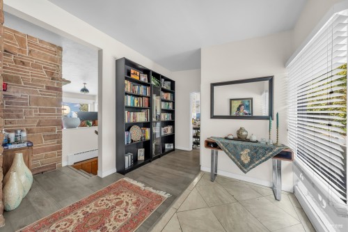 1230 Queens Avenue, West Vancouver, BC - Indoor Photo Showing Other Room