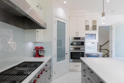 1342 60Th Avenue E, Vancouver, BC - Indoor Photo Showing Kitchen With Upgraded Kitchen