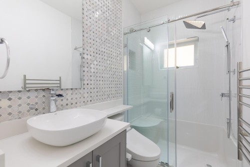 1342 60Th Avenue E, Vancouver, BC - Indoor Photo Showing Bathroom
