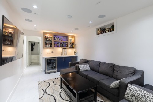 1342 60Th Avenue E, Vancouver, BC - Indoor Photo Showing Living Room