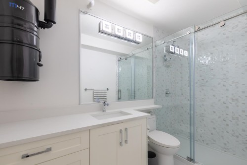 1342 60Th Avenue E, Vancouver, BC - Indoor Photo Showing Bathroom