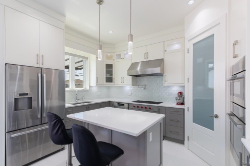 1342 60Th Avenue E, Vancouver, BC - Indoor Photo Showing Kitchen With Upgraded Kitchen