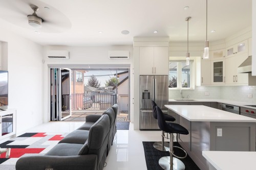 1342 60Th Avenue E, Vancouver, BC - Indoor Photo Showing Kitchen With Upgraded Kitchen