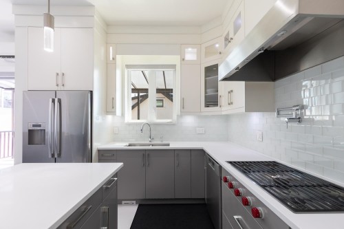 1342 60Th Avenue E, Vancouver, BC - Indoor Photo Showing Kitchen With Upgraded Kitchen