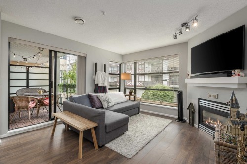 305-124 3rd Street W North Vancouver, BC V7M 1E8