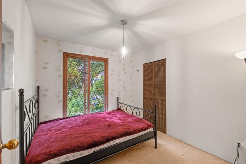 886 29Th Street E, North Vancouver, BC - Indoor Photo Showing Bedroom
