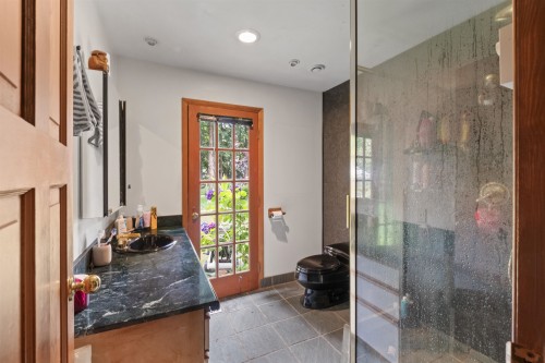 886 29Th Street E, North Vancouver, BC - Indoor