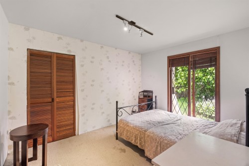 886 29Th Street E, North Vancouver, BC - Indoor Photo Showing Bedroom