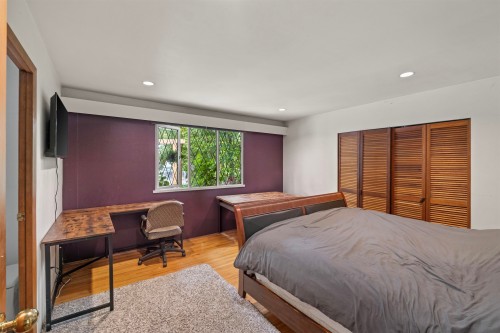 886 29Th Street E, North Vancouver, BC - Indoor Photo Showing Bedroom