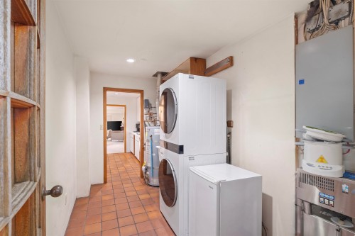886 29Th Street E, North Vancouver, BC - Indoor Photo Showing Laundry Room