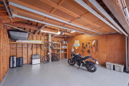 886 29Th Street E, North Vancouver, BC - Indoor