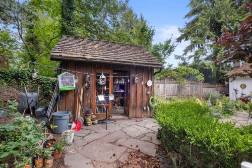 886 29Th Street E, North Vancouver, BC - Outdoor