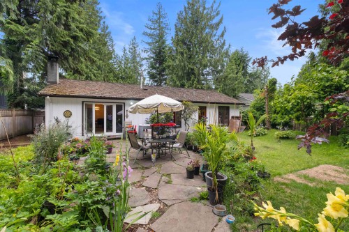 886 29Th Street E, North Vancouver, BC - Outdoor