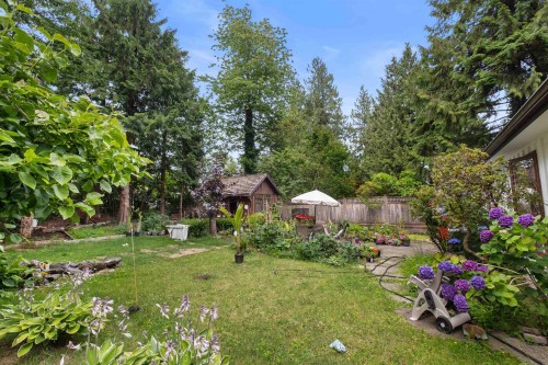 886 29Th Street E, North Vancouver, BC - Outdoor