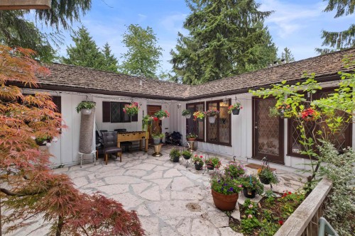 886 29Th Street E, North Vancouver, BC - Outdoor