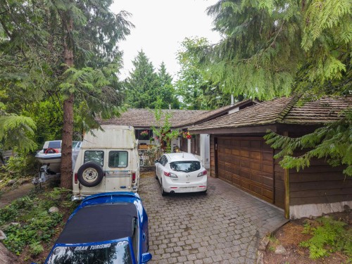 886 29Th Street E, North Vancouver, BC - Outdoor
