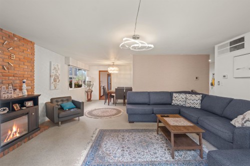886 29Th Street E, North Vancouver, BC - Indoor Photo Showing Living Room With Fireplace