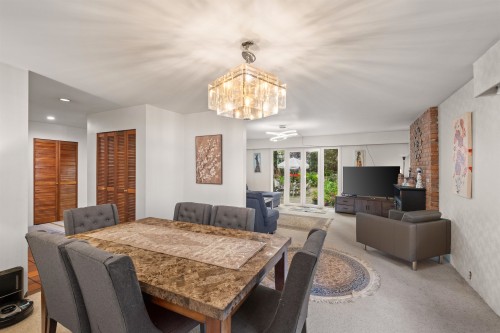 886 29Th Street E, North Vancouver, BC - Indoor Photo Showing Dining Room