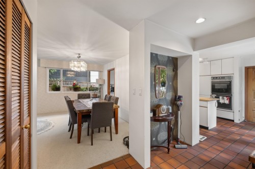 886 29Th Street E, North Vancouver, BC - Indoor Photo Showing Dining Room