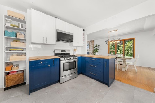 1118 Wendel Place, North Vancouver, BC - Indoor Photo Showing Kitchen