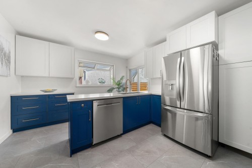 1118 Wendel Place, North Vancouver, BC - Indoor Photo Showing Kitchen
