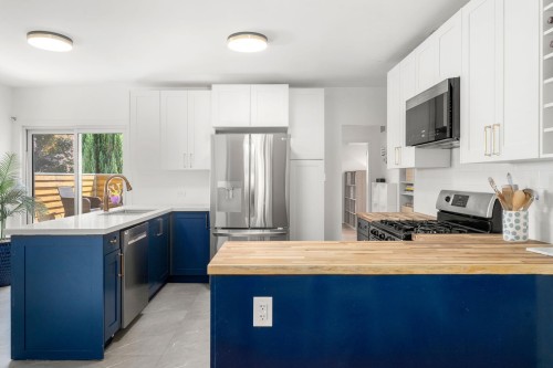1118 Wendel Place, North Vancouver, BC - Indoor Photo Showing Kitchen With Upgraded Kitchen