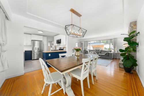 1118 Wendel Place, North Vancouver, BC - Indoor Photo Showing Dining Room